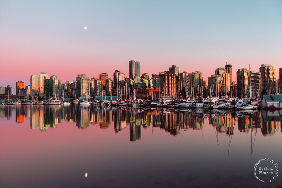 El atardecer descubre un Vancouver en la que ciudad y naturaleza son uno El atardecer descubre un Vancouver en la que ciudad y naturaleza son uno