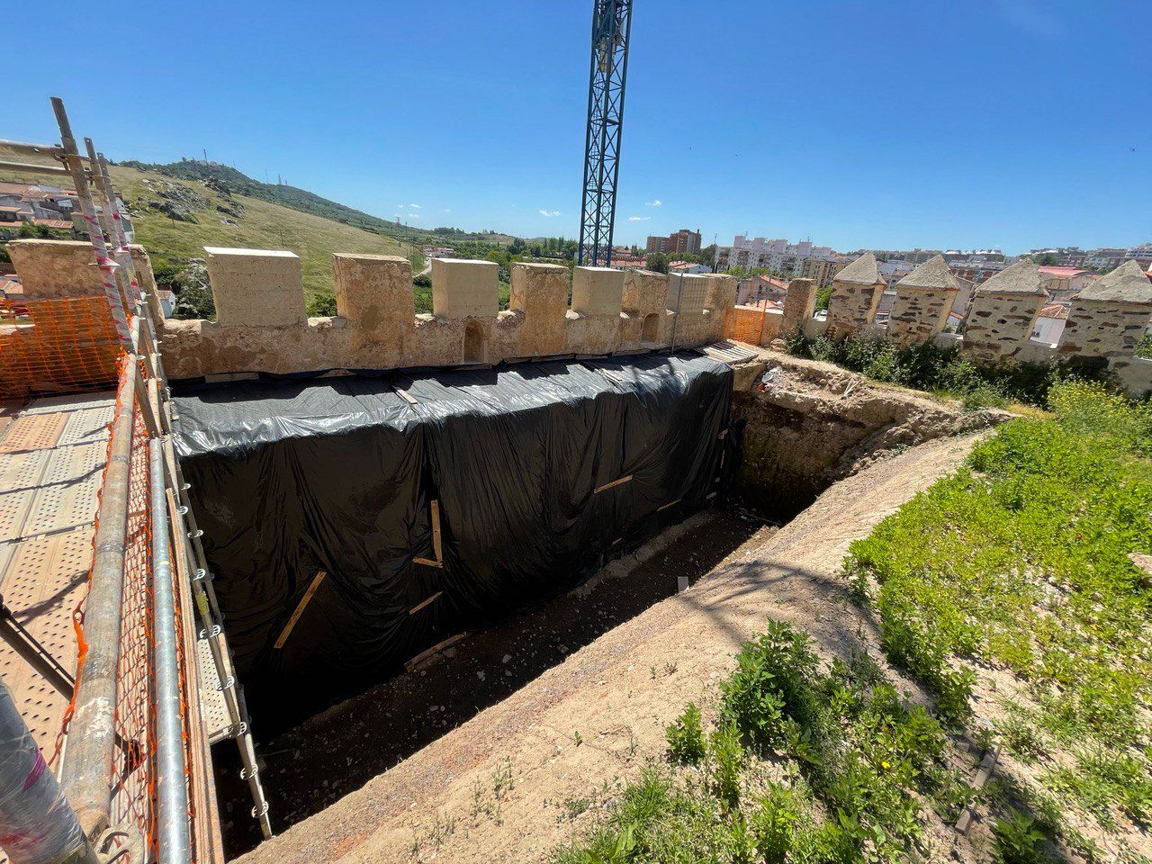 El Baluarte de los Pozos de Cáceres se vaciará para conservar el monumento que sufre graves daños estructurales El Baluarte de los Pozos de Cáceres se vaciará para conservar el monumento que sufre graves daños estructurales