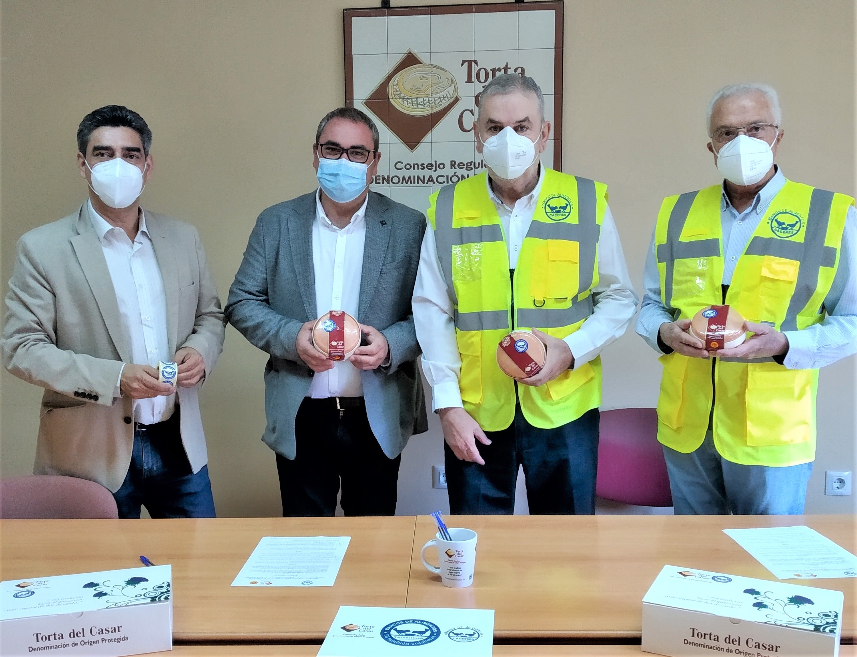 La DOP Torta del Casar renueva su compromiso solidario con el Banco de Alimentos de Cáceres La DOP Torta del Casar renueva su compromiso solidario con el Banco de Alimentos de Cáceres
