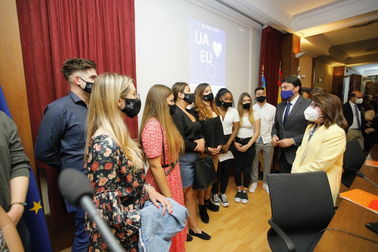 El alcalde de Alicante reclama mayor protagonismo de los ayuntamientos en el reparto de los Fondos Europeos de Recuperación El alcalde de Alicante reclama mayor protagonismo de los ayuntamientos en el reparto de los Fondos Europeos de Recuperación