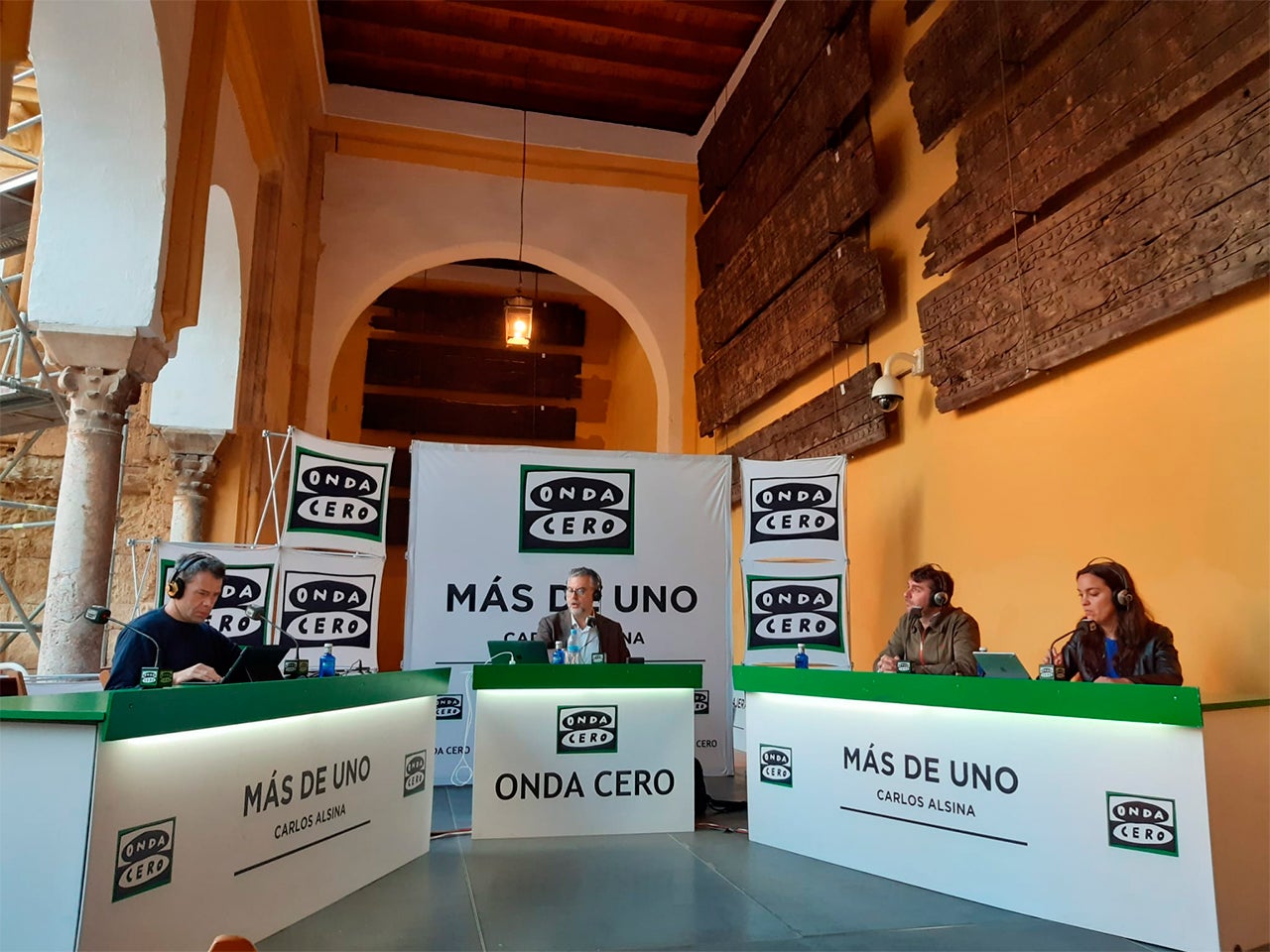 Los diarios abordan el debate interno del PSOE y la batalla de Susana Díaz contra Pedro Sánchez Los diarios abordan el debate interno del PSOE y la batalla de Susana Díaz contra Pedro Sánchez