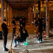 La Policía controlará plazas, parques y playas para que no se celebren botellones. La Policía controlará plazas, parques y playas para que no se celebren botellones.