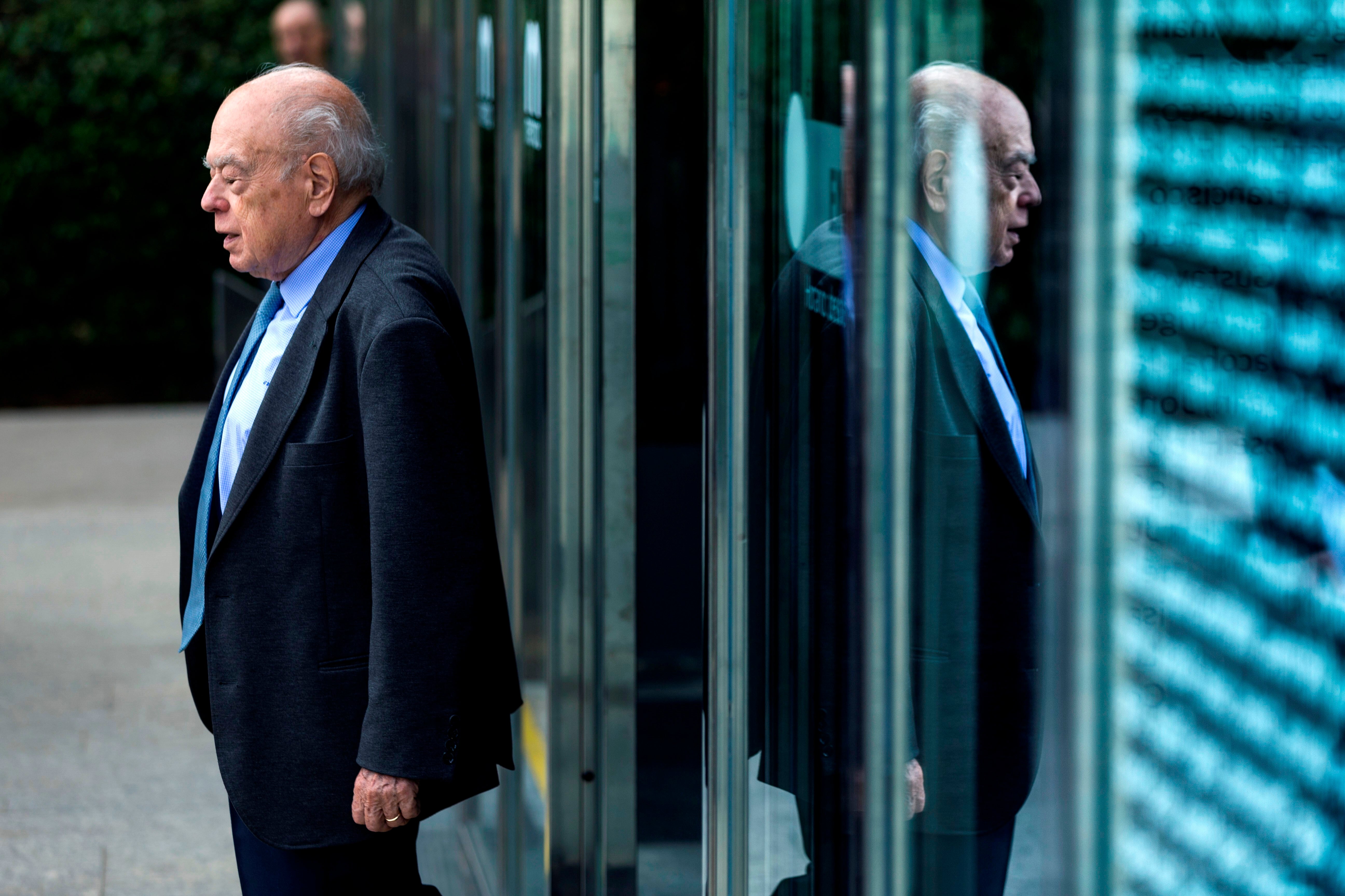 El juez envía a juicio a Jordi Pujol y a sus siete hijos El juez envía a juicio a Jordi Pujol y a sus siete hijos