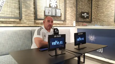 Abraham García en sala de prensa Entrenador Marbella FC