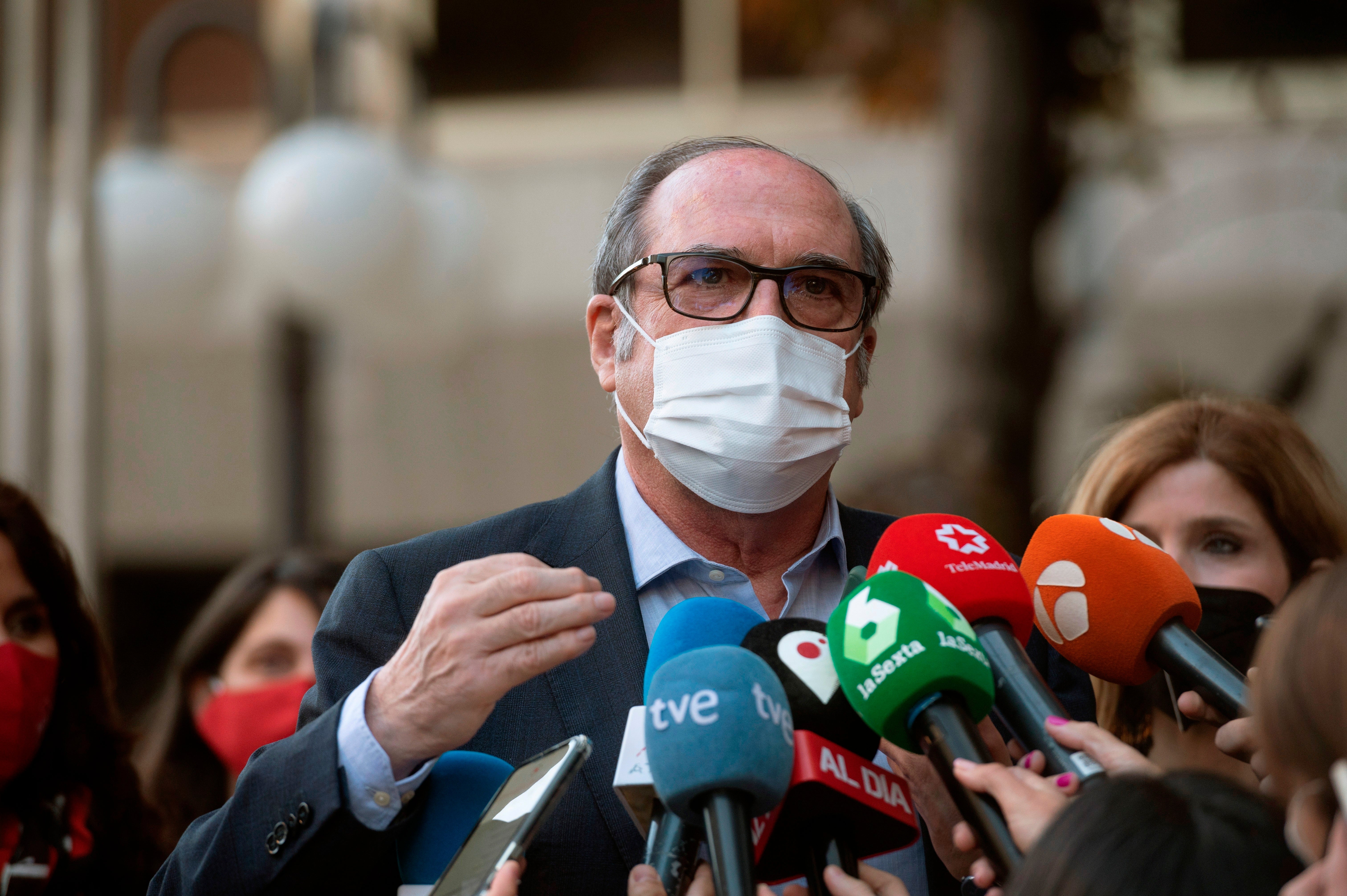Ángel Gabilondo sale del hospital tras ingresar por una arritmia: "No fue resultado de la vacuna" Ángel Gabilondo sale del hospital tras ingresar por una arritmia: "No fue resultado de la vacuna"