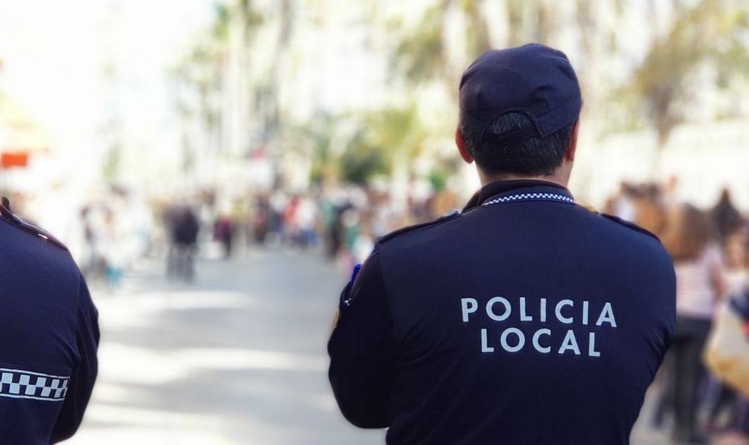 La Policía Local de Elche detiene a un hombre tras agredir a su hijo de ocho años y al ciudadano que trató de auxiliarlo La Policía Local de Elche detiene a un hombre tras agredir a su hijo de ocho años y al ciudadano que trató de auxiliarlo