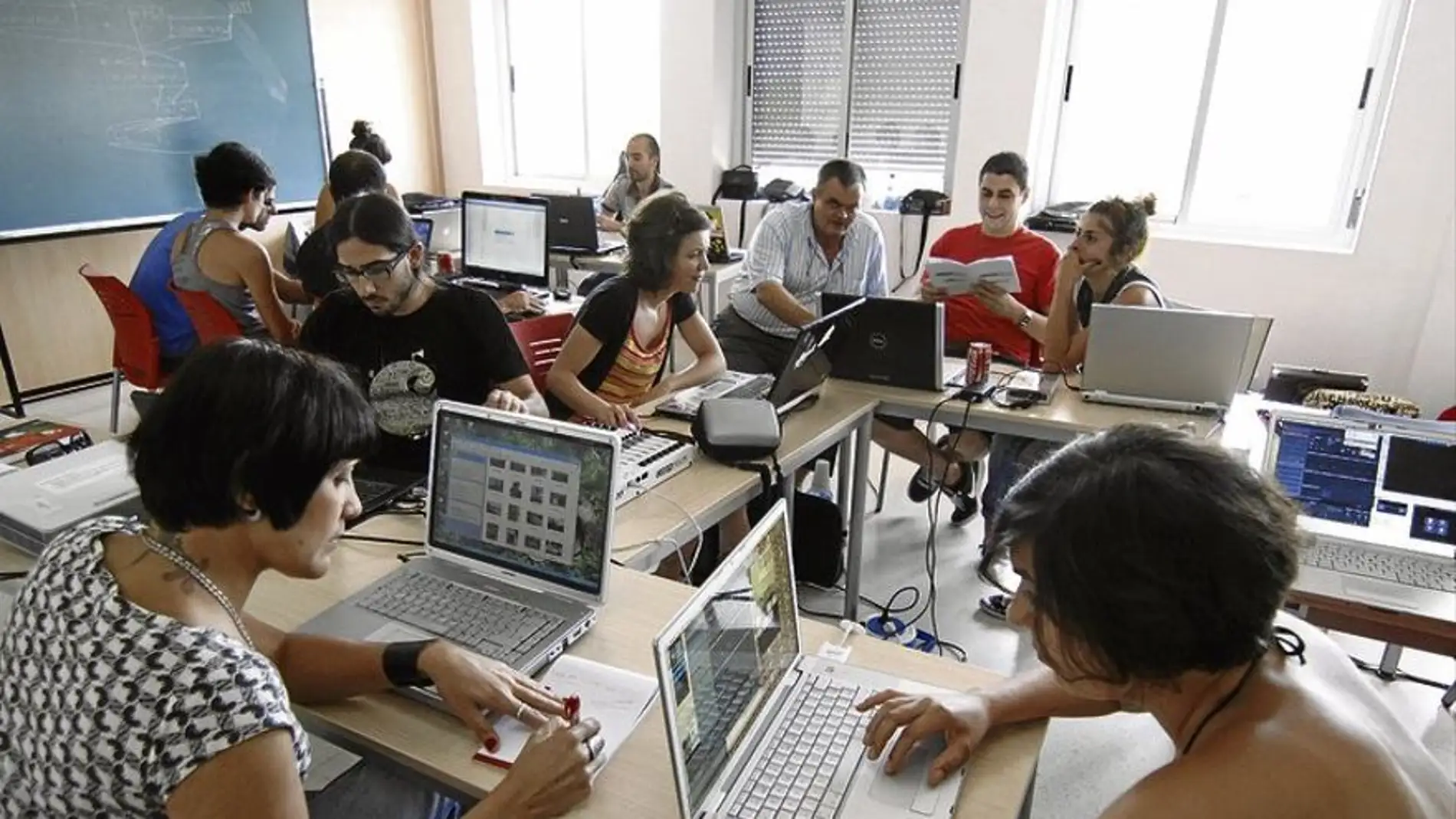 La Universidad Popular de Cáceres aprueba el presupuesto para este año que asciende a 1,28 millones de euros