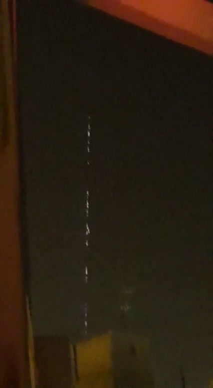 El lanzamiento de 60 satélites hace visible en el cielo de Elche una hilera de luces intermitentes El lanzamiento de 60 satélites hace visible en el cielo de Elche una hilera de luces intermitentes