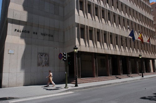 Se deberá informar a Policía Nacional de los Menores No Acompañados que procedan de Ucrania Se deberá informar a Policía Nacional de los Menores No Acompañados que procedan de Ucrania