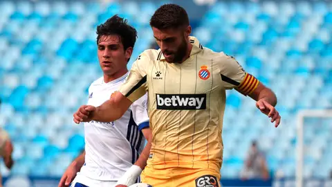 David López controla el balón en el partido del Espanyol. David López controla el balón en el partido del Espanyol.