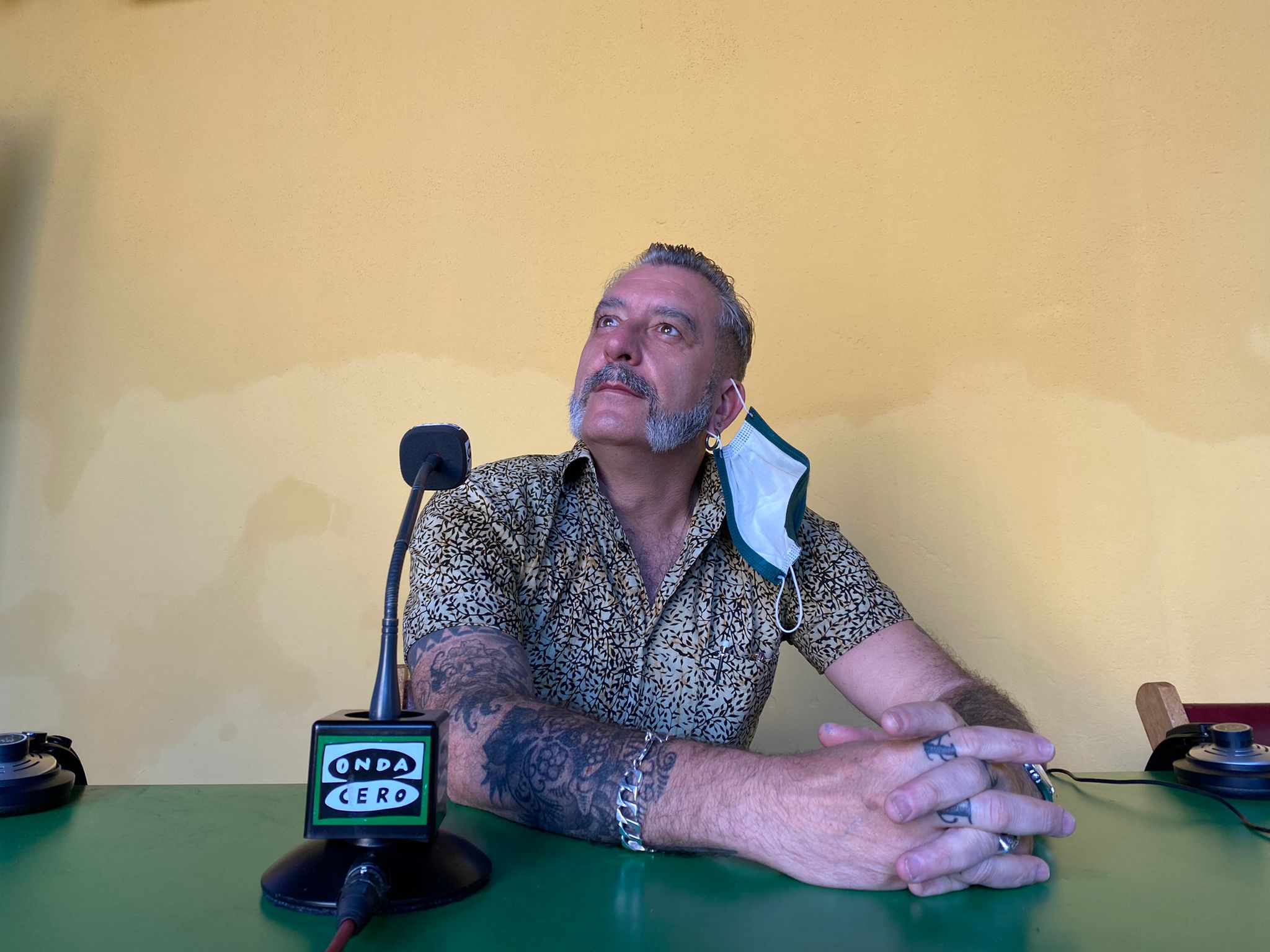 Fernando Eiras: ''Para panderetas profesionales sí hay manuales, para principiantes no'' Fernando Eiras: ''Para panderetas profesionales sí hay manuales, para principiantes no''