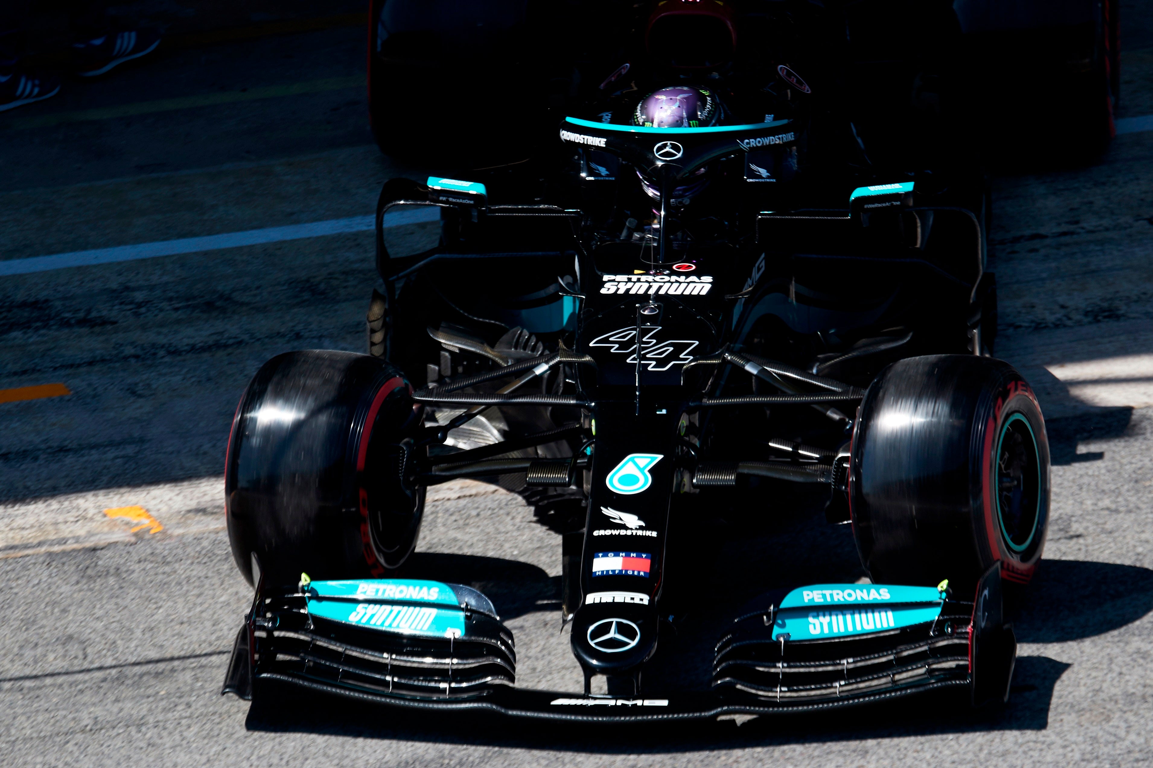 Hamilton se hace centenario con la pole en Montmeló en una jornada con Sainz sexto y Alonso décimo Hamilton se hace centenario con la pole en Montmeló en una jornada con Sainz sexto y Alonso décimo