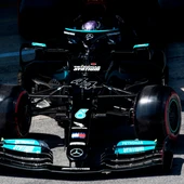 El piloto británico de Mercedes Lewis Hamilton sale del box. El piloto británico de Mercedes Lewis Hamilton sale del box.
