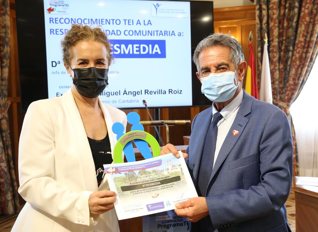 La Fundación Atresmedia recibe un reconocimiento por su labor a favor de la lucha contra el acoso escolar La Fundación Atresmedia recibe un reconocimiento por su labor a favor de la lucha contra el acoso escolar