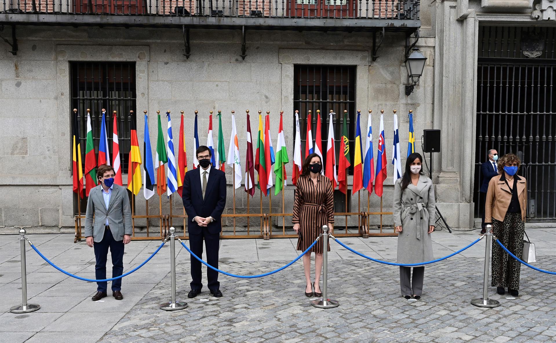 Almeida y Villacís condenan las imágenes de aglomeraciones en Madrid en la primera noche sin toque de queda Almeida y Villacís condenan las imágenes de aglomeraciones en Madrid en la primera noche sin toque de queda