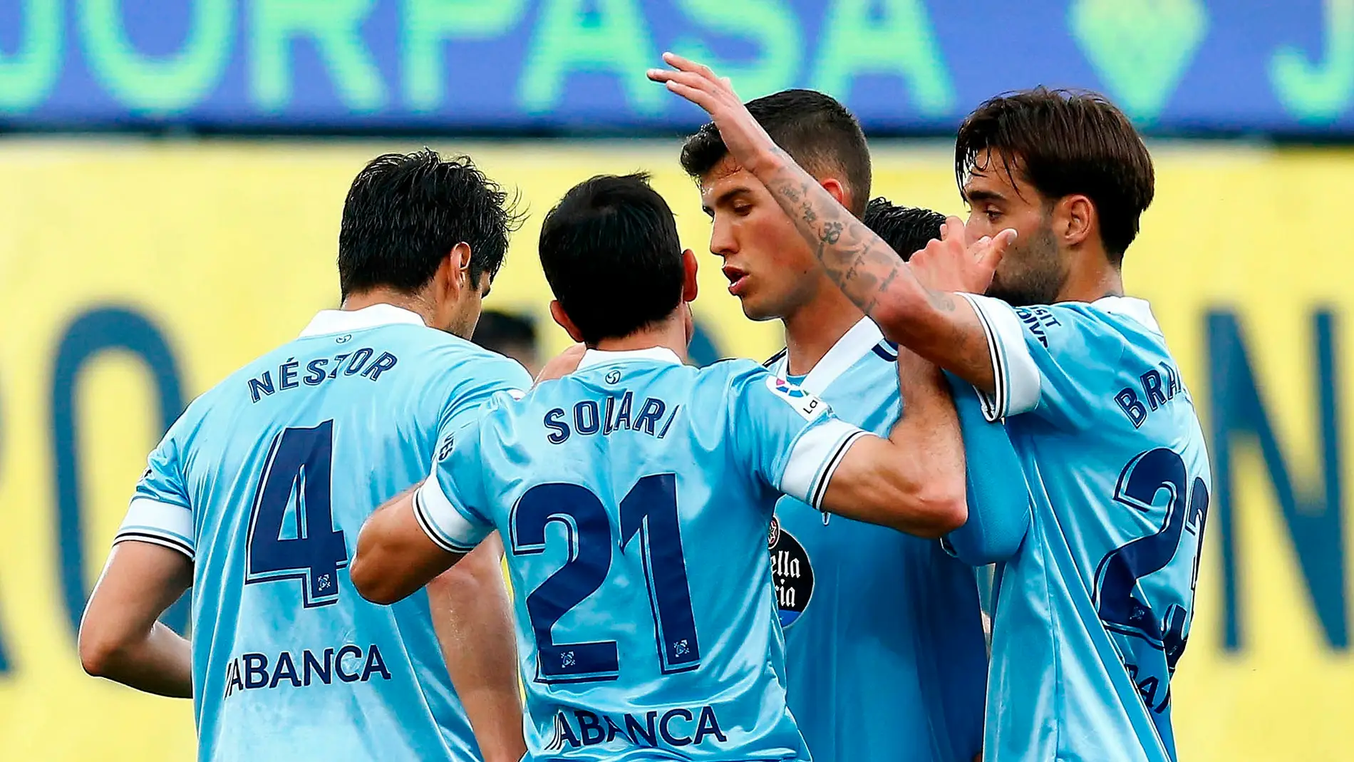 Los futbolistas del Celta celebran un gol.