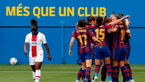Las jugadoras del Barcelona celebran un gol contra el PSG. Las jugadoras del Barcelona celebran un gol contra el PSG.