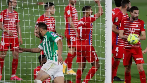 Borja Iglesias celebra su segundo gol en el Betis-Granada. Borja Iglesias celebra su segundo gol en el Betis-Granada.