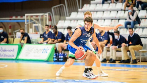 Alonso Meana, en el partido frente a Tau Castell&oacute;.