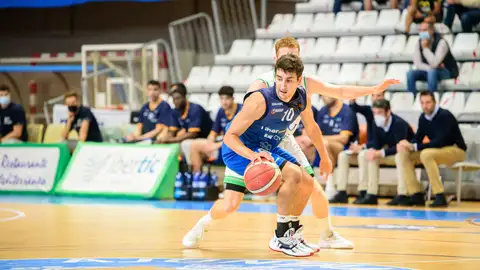 Alonso Meana, en el partido frente a Tau Castelló. Alonso Meana, en el partido frente a Tau Castelló.
