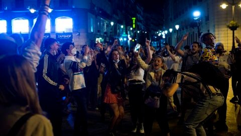 Las comunidades endurecen las restricciones anticovid de cara a las fiestas patronales de agosto