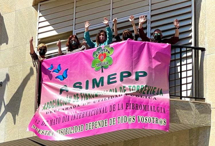 Para ayudar en la visibilización de esta enfermedad, se ha colgado una pancarta en uno de los balcones del Ayuntamiento Para ayudar en la visibilización de esta enfermedad, se ha colgado una pancarta en uno de los balcones del Ayuntamiento