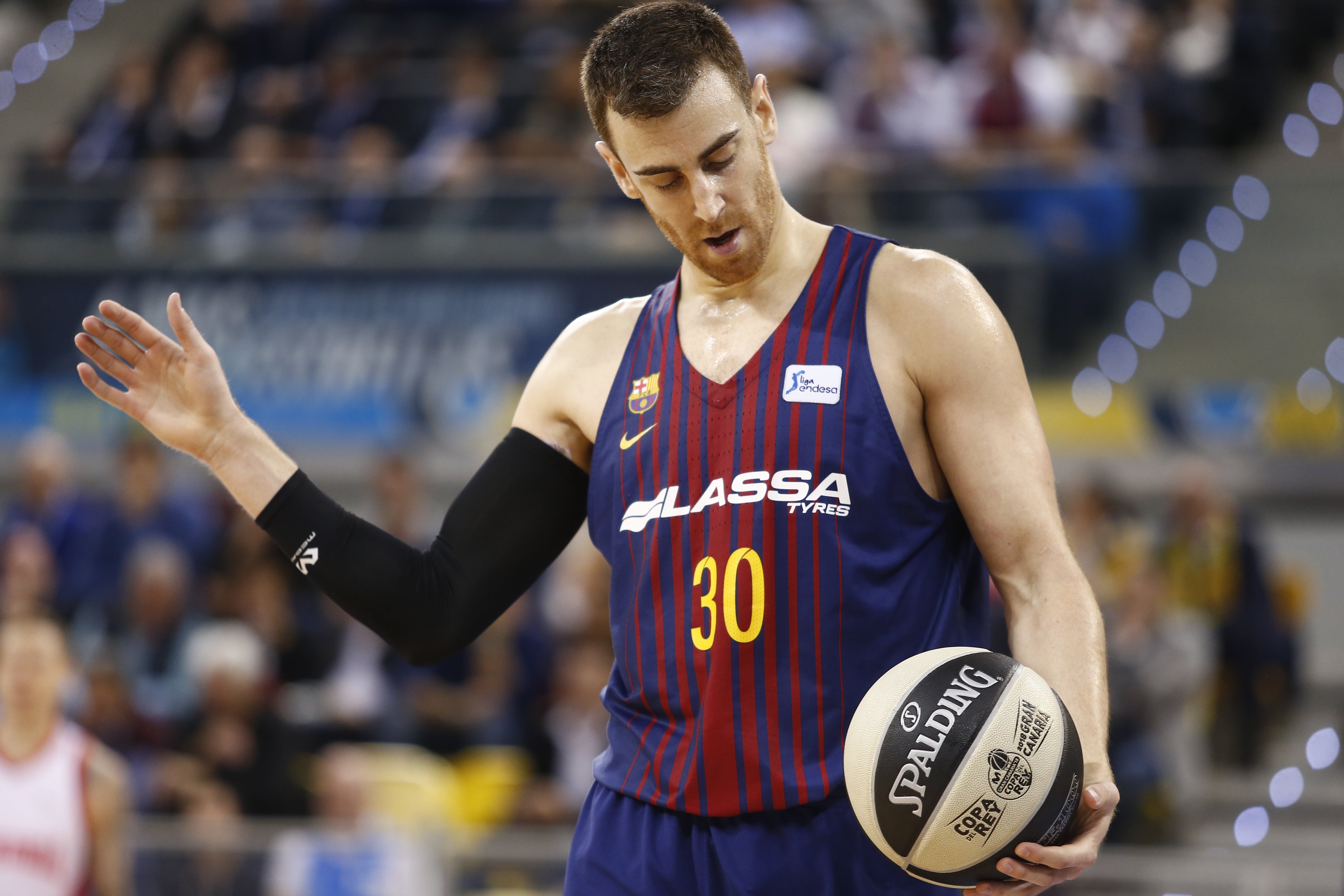 4 CUARTOS 5X19 Víctor Claver: "Quiero cumplir mi contrato con el Barcelona" 4 CUARTOS 5X19 Víctor Claver: "Quiero cumplir mi contrato con el Barcelona"