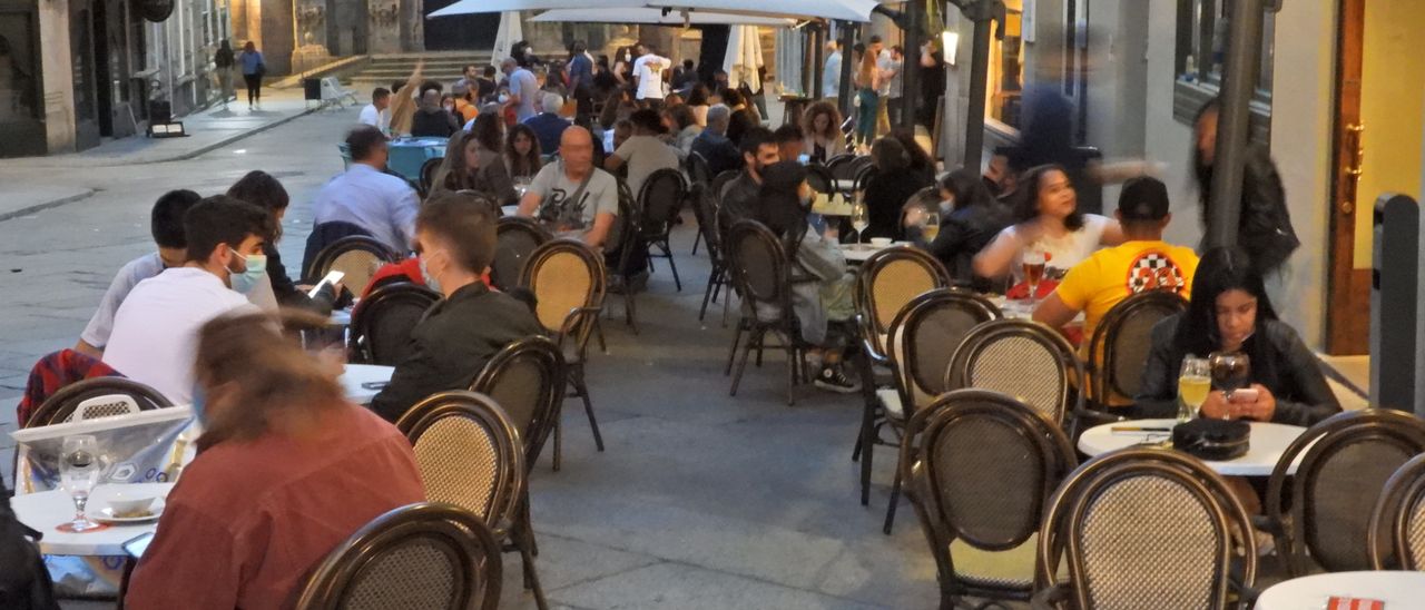 Tertulia de actualidade en Más de Uno Ourense Tertulia de actualidade en Más de Uno Ourense