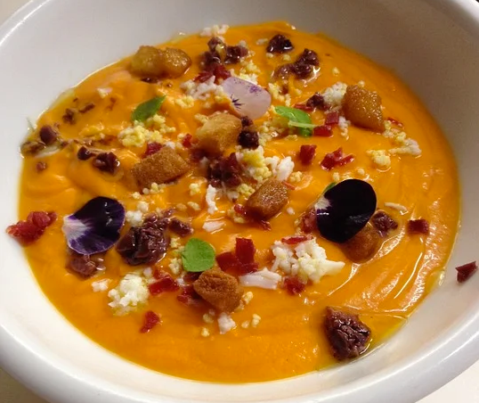 El salmorejo: la receta tradicional y nuevas formas de preparar este plato mediterráneo El salmorejo: la receta tradicional y nuevas formas de preparar este plato mediterráneo