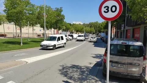Als carrers d’un sol carril per sentit no es podrà circular a més de 30 km/h Als carrers d’un sol carril per sentit no es podrà circular a més de 30 km/h