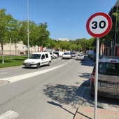 Als carrers d’un sol carril per sentit no es podrà circular a més de 30 km/h Als carrers d’un sol carril per sentit no es podrà circular a més de 30 km/h