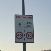 Señal límites de velocidad en vía urbana de Alcalá de Henares