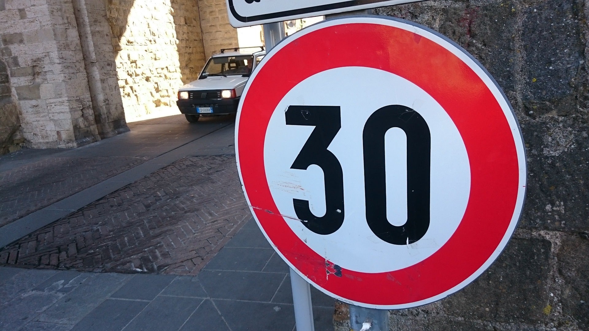 Los nuevos límites de velocidad en España entran hoy en vigor Los nuevos límites de velocidad en España entran hoy en vigor