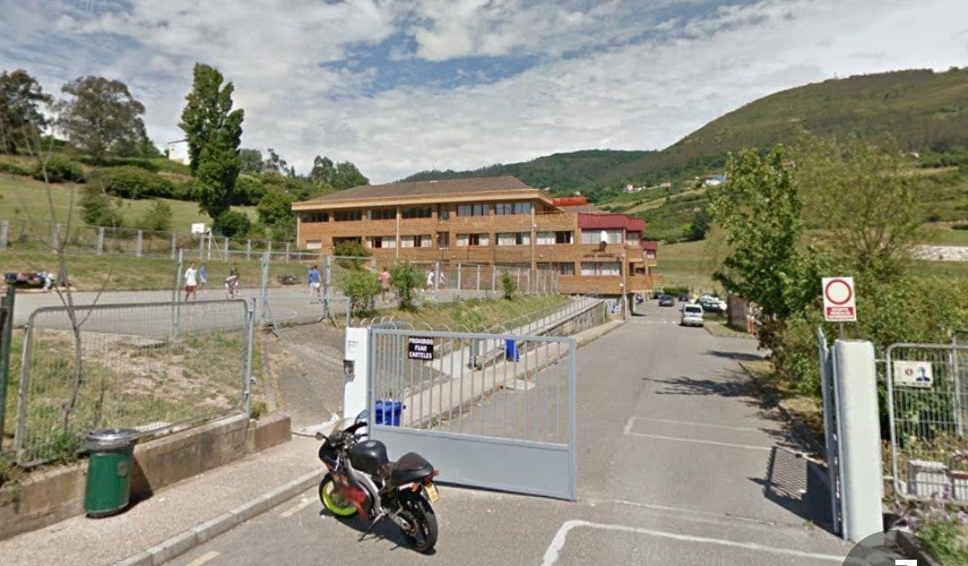 Fallece un conserje del IES Monte Naranco al ser aplastado por un ascensor Fallece un conserje del IES Monte Naranco al ser aplastado por un ascensor