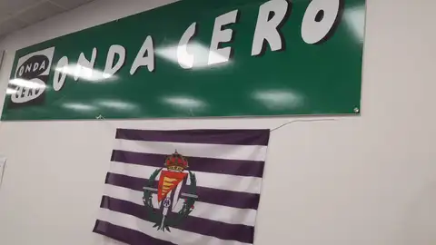 La Federación de Peñas del equipo blanquivioleta pide a los seguidores que engalanen sus balcones con banderas para que los jugadores sientan su aliento La Federación de Peñas del equipo blanquivioleta pide a los seguidores que engalanen sus balcones con banderas para que los jugadores sientan su aliento