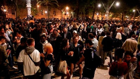Aglomeraciones en el centro de Barcelona tras el fin del estado de alarma