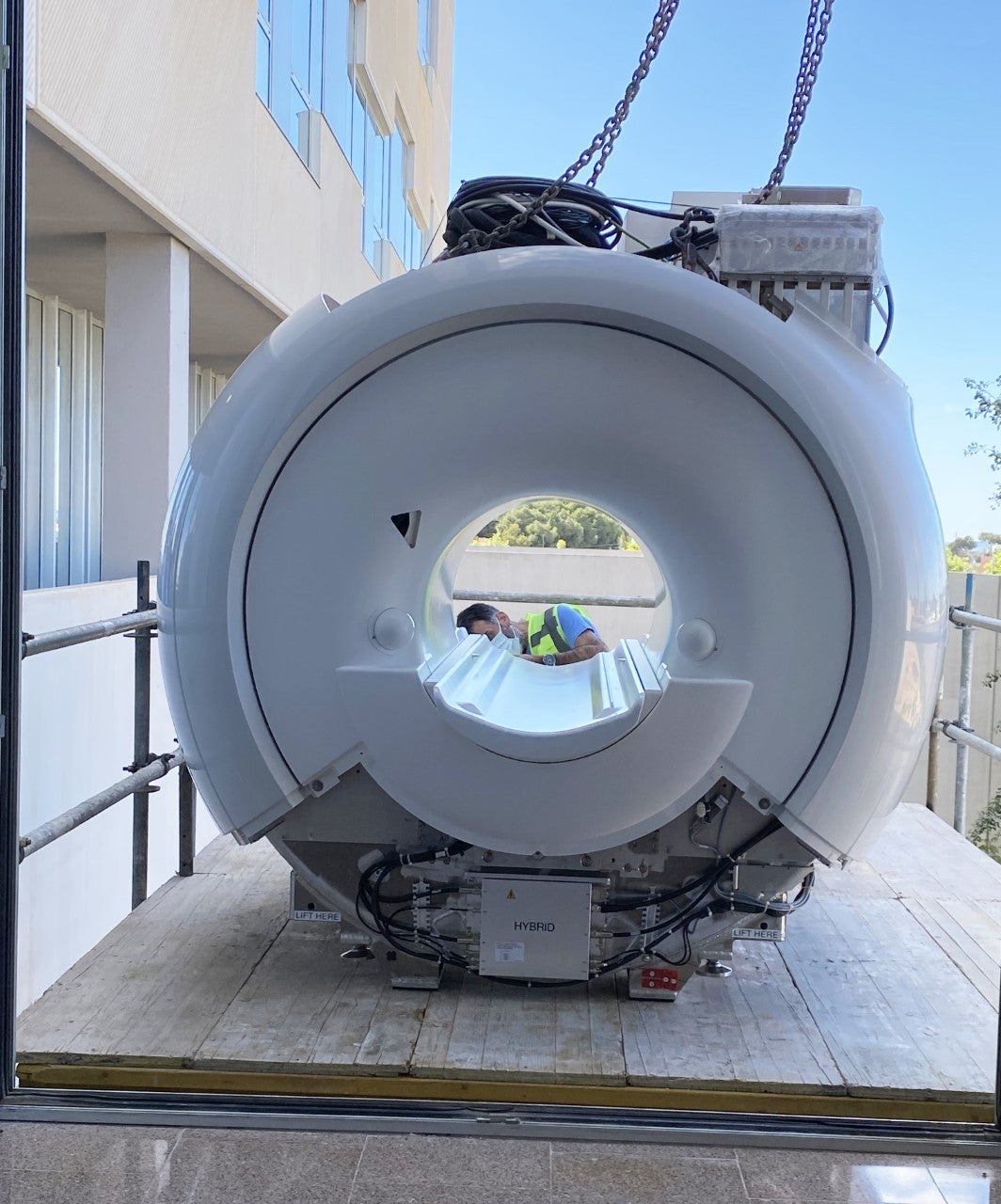 El Hospital Universitario del Vinalopó monta un equipo de resonancia magnética más rápido y con bajo consumo de helio El Hospital Universitario del Vinalopó monta un equipo de resonancia magnética más rápido y con bajo consumo de helio