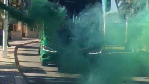 El autob&uacute;s del Elche CF, a la salida del hotel Milenio en la previa del Elche-Alav&eacute;s.