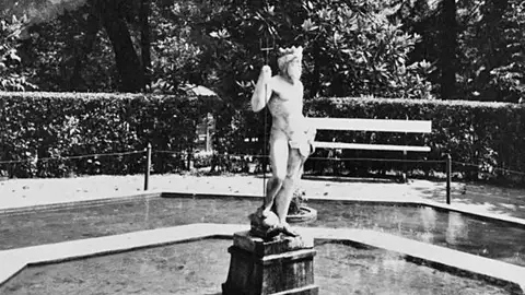 Neptuno del Campo San Francisco de Oviedo Neptuno del Campo San Francisco de Oviedo