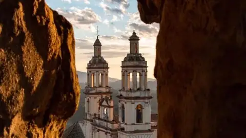 Imagen de la iglesia de Olvera Imagen de la iglesia de Olvera