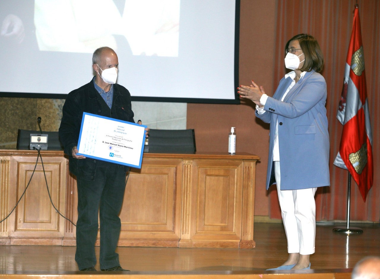 El fotógrafo José Manuel Navia recibe el XI Premio Nacional Piedad Isla que concede la Diputación El fotógrafo José Manuel Navia recibe el XI Premio Nacional Piedad Isla que concede la Diputación