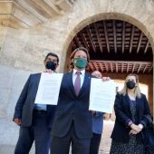 El presidente de Vox en Baleares, Jorge Campos, sostiene los recursos presentados en el TSJIB contra las medidas aprobadas por el Govern.