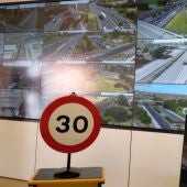 Entra en vigor la orden de Tráfico que limita a 30 km/h la velocidad en las vías de un único carril por sentido de circulación en el casco urbano de Sevilla
