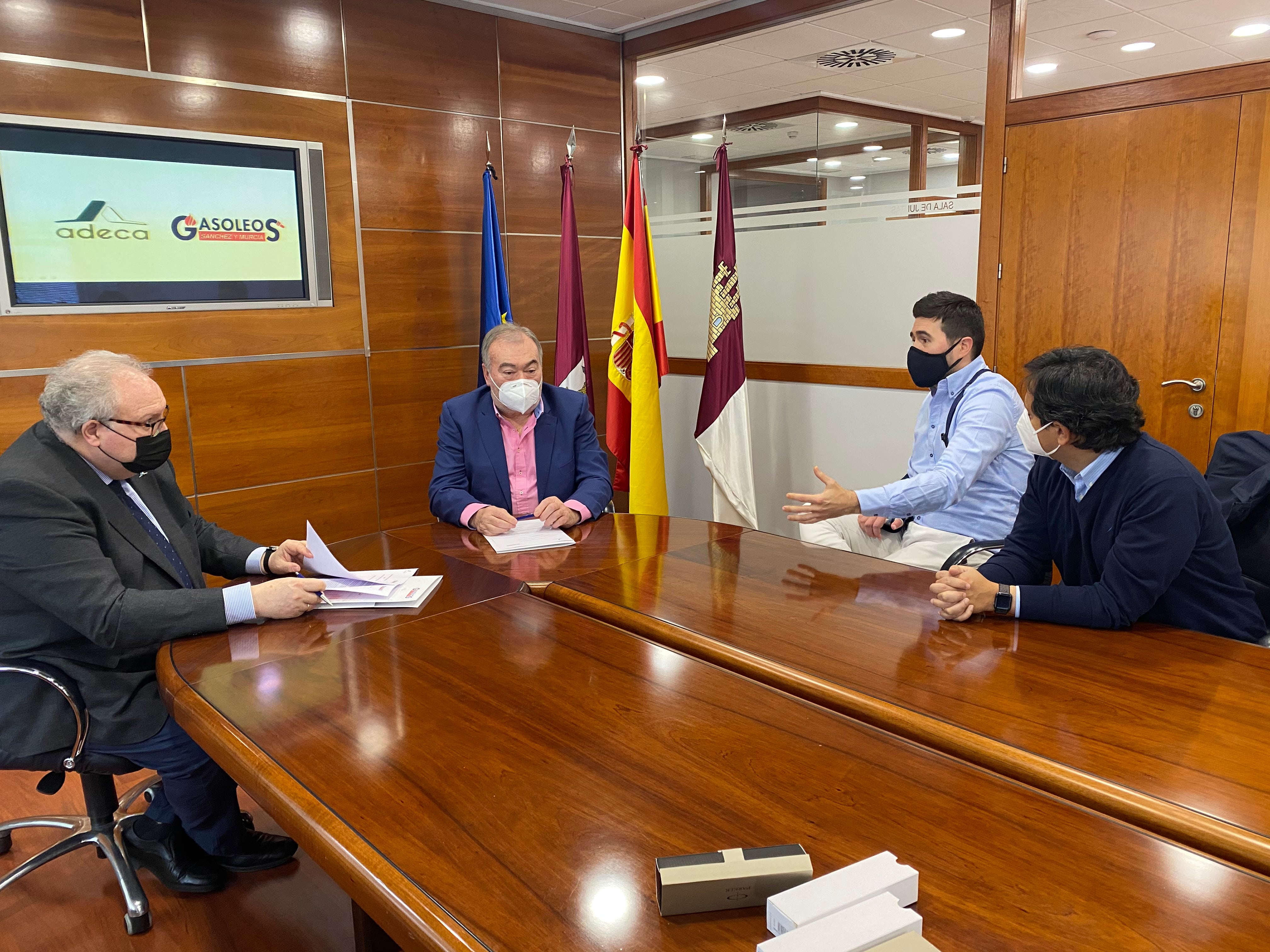 Acuerdo de colaboración entre Adeca y Gasóleos Sánchez Murcia con ventajosas condiciones para sus asociados Acuerdo de colaboración entre Adeca y Gasóleos Sánchez Murcia con ventajosas condiciones para sus asociados