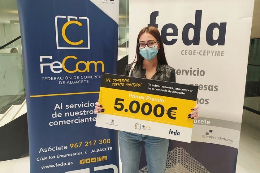 El premio de 5.000 euros de la campaña "Te sobran razones para comprar en Albacete" ya tiene dueña El premio de 5.000 euros de la campaña "Te sobran razones para comprar en Albacete" ya tiene dueña