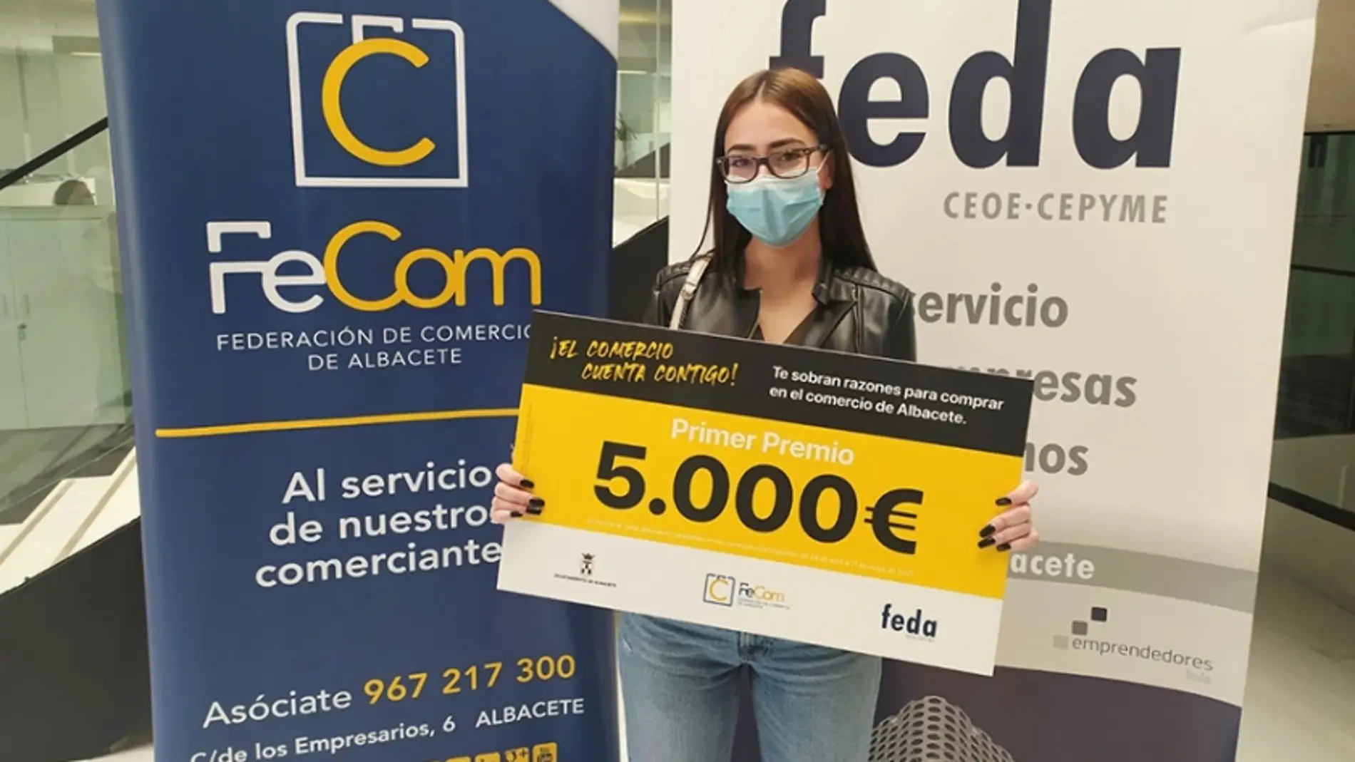 El premio de 5.000 euros de la campaña "Te sobran razones para comprar en Albacete" ya tiene dueña 