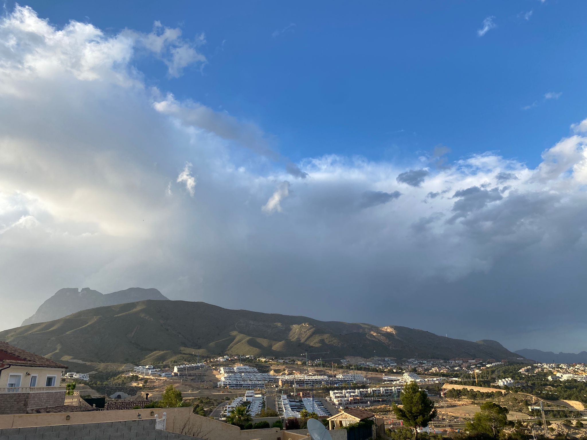 Nubes altas para este fin de semana en la Marina Baixa Nubes altas para este fin de semana en la Marina Baixa