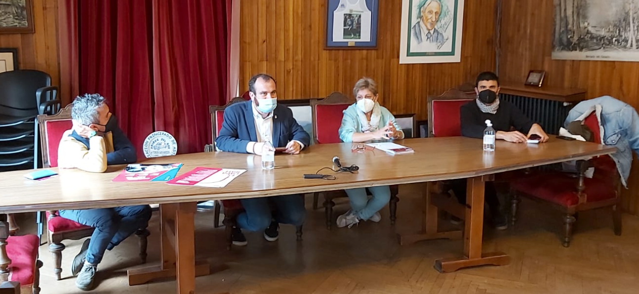 Rodrigo Cuevas: "Queríamos abrir un espaciu en Infiestu para iniciativas que la gente viese cercanas y sintiera como propias" Rodrigo Cuevas: "Queríamos abrir un espaciu en Infiestu para iniciativas que la gente viese cercanas y sintiera como propias"