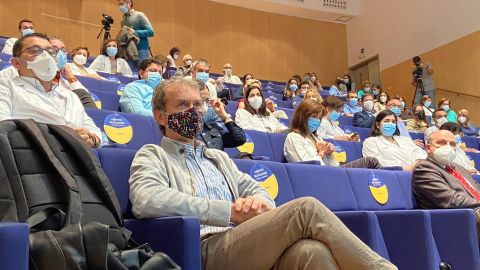 Fernando Sim&oacute;n, en el sal&oacute;n de actos del Hospital de Ciudad Real