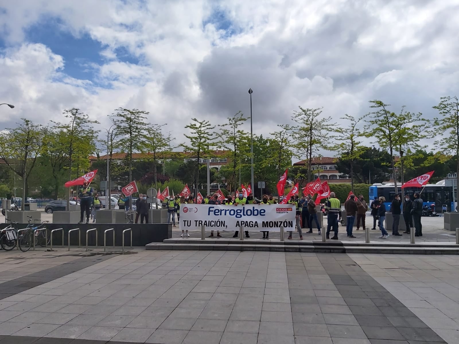 Ferroglobe acepta reducir los despidos en su planta de Monzón Ferroglobe acepta reducir los despidos en su planta de Monzón